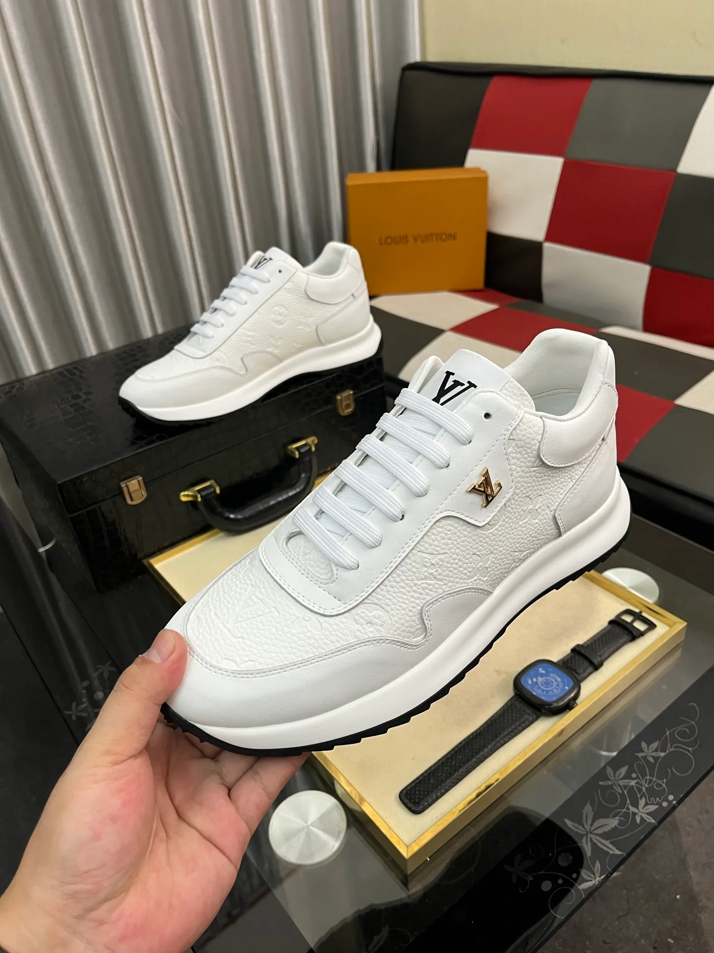 Men's shoes💰438⌚️⌚️《Louis vuitton/LV Louis Vuitton》original quality.~ Unique modern style sneakers. 🏃A must-have casual shoe for trendy men😍😍 Original brand imported from Italy, imported original leather, cowhide lining (refuses to discolor and grind feet) sole: original sole provided by the original factory, French lazy style design ⚠️Fit to the feet, original quality, super comfortable original sole. Code number: 38-443️⃣Colors available